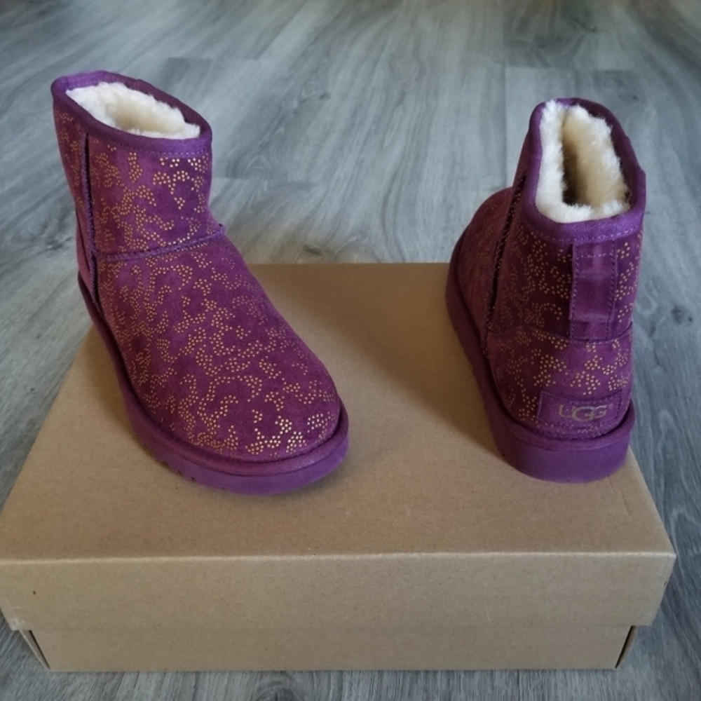 UGG Classic Mini Boot